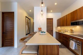 3121 - Meridian 105 - 4