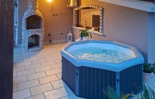 3 Bedroom Amazing Apartment In Avella - 9