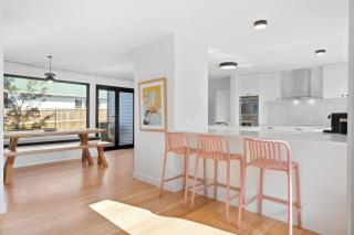 Spacious New Town Family Retreat - 9
