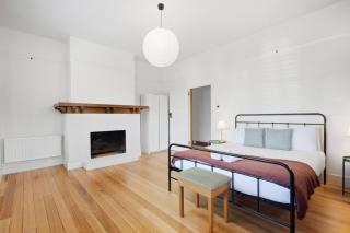 Spacious New Town Family Retreat - 6