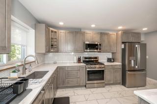 Spacious 5BR Home, Near Kenwood, Sleeps 10 - 9