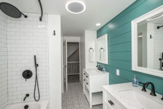 Spacious 5BR Home, Near Kenwood, Sleeps 10 - 7