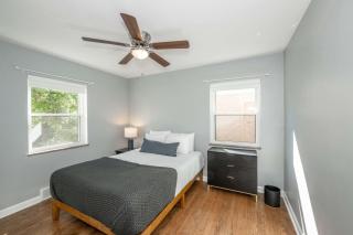 Spacious 5BR Home, Near Kenwood, Sleeps 10 - 4