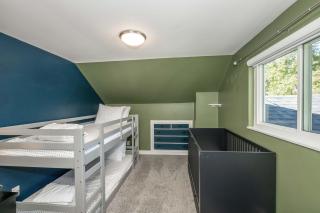 Spacious 5BR Home, Near Kenwood, Sleeps 10 - 2