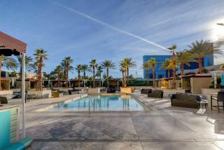MGM Signature-Strip View Jacuzzi Studio work desk - 5