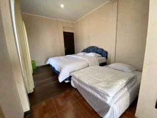 Villa 4 Kamar Tidur Dengan Kolam Renang Pribadi - 8