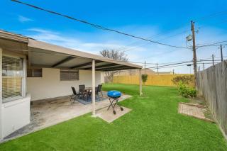 Covered Back Patio Covered Parking Game Room WIFI Smart TV's every room Washer & Dryer - 4
