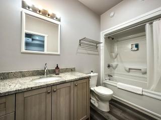 Modern 2 Bedroom Apartment in North Bay - 9