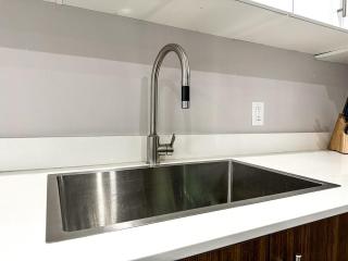 Modern 2 Bedroom Apartment in North Bay - 4