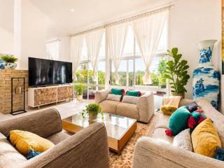 3BR Retreat with Garden Views in Logan Reserve - 5
