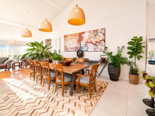 3BR Retreat with Garden Views in Logan Reserve - 1