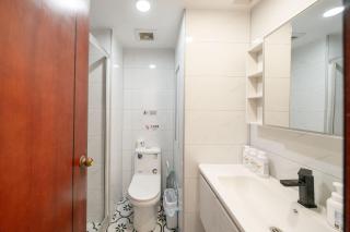 Book and Bed-Shanghai People's Square Zhongfu Building Branch - 3