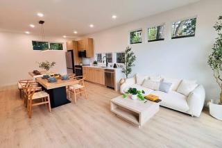 Modern Furnished 4BR/2BA Near UW Northgate Station - 9