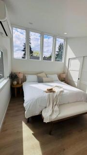 Modern Furnished 4BR/2BA Near UW Northgate Station - 1