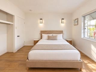 Hamilton 2BR I 3 Beds I Near Airport and Racecourse - 6