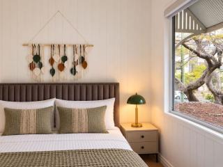 Hamilton Family Stay 2 Queen Beds and Full Kitchen - 4