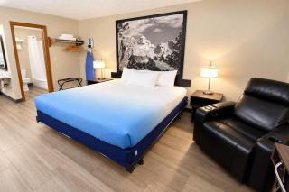 Super 8 by Wyndham Sturgis - 5