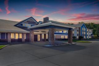 AmericInn by Wyndham Monmouth - 9