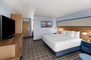 AmericInn by Wyndham Monmouth - 2