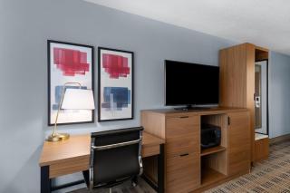 AmericInn by Wyndham Monmouth - 1