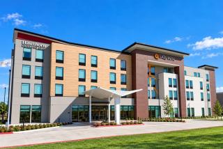 La Quinta Inn and Suites by Wyndham Central McKinney - 0