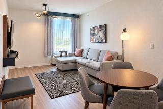 La Quinta Inn and Suites by Wyndham Central McKinney - 1