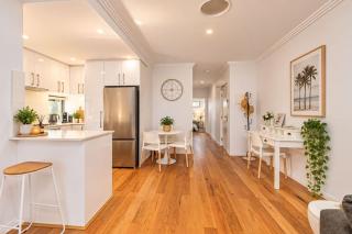 Westview Luxe Escape Scarborough - Free Parking - 7