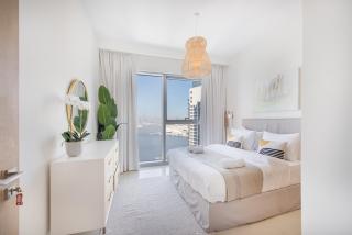 StayShort - Stylish Cozy 3-Bedroom Apartment with Harbour Views in Dubai Creek Harbour - 3