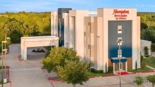Hampton Inn & Suites Palestine - 7
