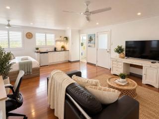 Townsville Spacious Granny Flat style apartment- F - Rosslea - 1