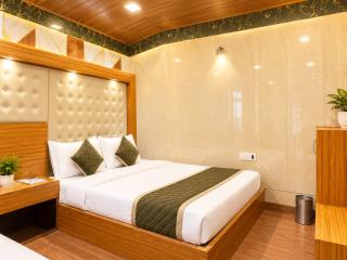 Hotel Flatties Lakeview Retreat Nainital Luxury Mall Road Hotel with Stylish Rooms & Serene Mountain Ambience - 5