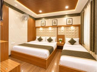 Hotel Flatties Lakeview Retreat Nainital Luxury Mall Road Hotel with Stylish Rooms & Serene Mountain Ambience - 8