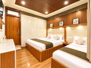 Hotel Flatties Lakeview Retreat Nainital Luxury Mall Road Hotel with Stylish Rooms & Serene Mountain Ambience - 6