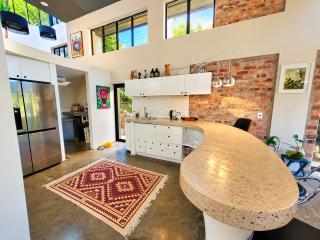 LA HACIENDA - MODERN, BRIGHT, STYLISH House with Private Pool - Ciudad del Cabo - 3