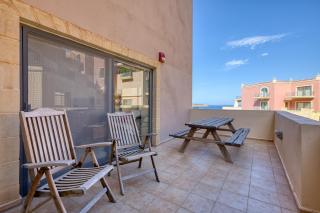 Seaview Family Apartment with Pool Near Mellieħa Bay - 2