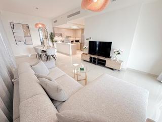 Spacious 1BR with Massive Balcony - Beachfront unit by Island Properties - 9