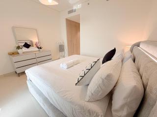 Spacious 1BR with Massive Balcony - Beachfront unit by Island Properties - 4