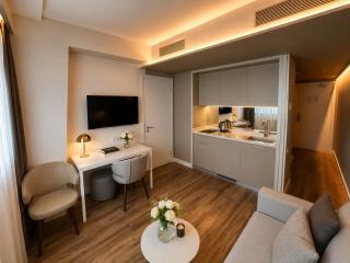 Alliance Palace Modern Sea View Aparthotel - Batoemi - 9