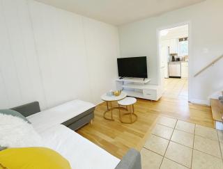 Spacious 4BR2BAHouse sleep 8 near Western Univercity Free Parking - 8