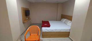 Hotel O Holiday Inn - 3