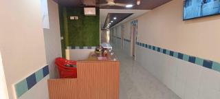 Hotel O Holiday Inn - 4