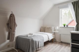 Guestly Homes - 6BR House with Private Sauna - 5