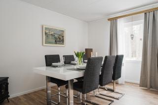 Guestly Homes - 6BR House with Private Sauna - 4