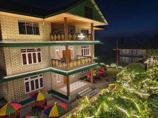 Comfort Castle Homestay - 4