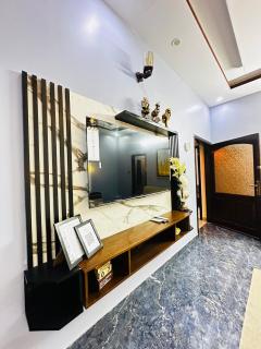 2 BR luxurious suite-5 mins Airport - 5