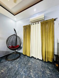 2 BR luxurious suite-5 mins Airport - 4