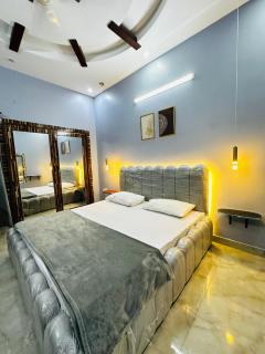 2 BR luxurious suite-5 mins Airport - 1
