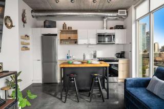 Sound Waves - Private Apartment Downtown Calgary - 6