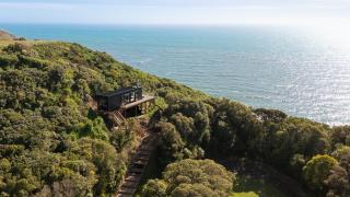 Clifftop 1 Bedroom Tiny House Sea Views & Kāpiti Island - 9