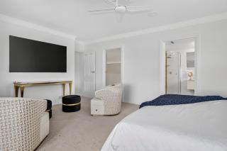 The Regatta House 4BR Waterfront - 1